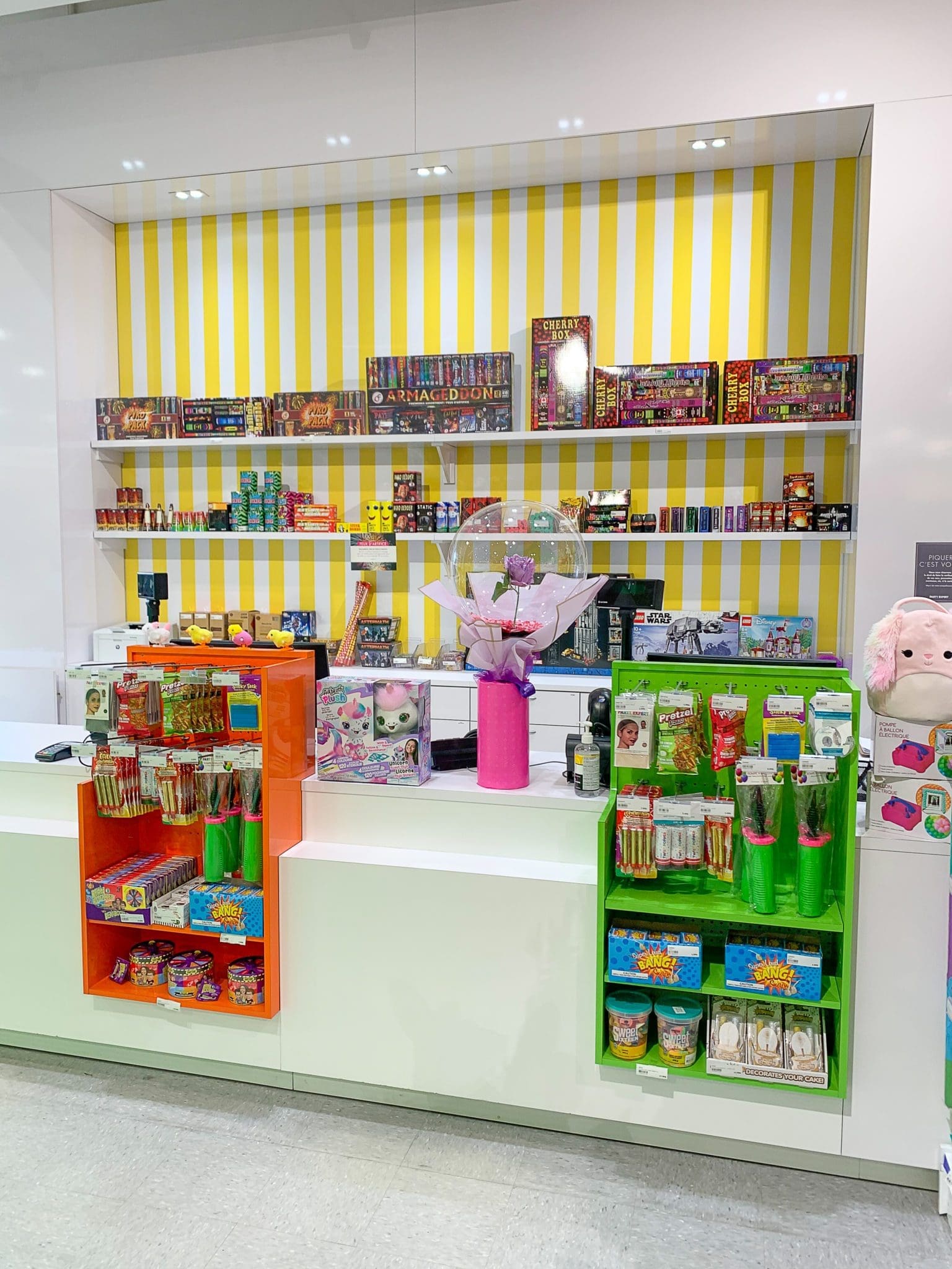 party expert, commerce détail, comptoir, tablettes