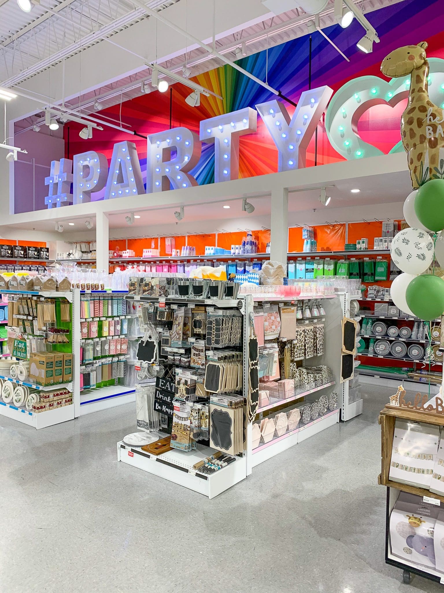 party expert, commerce détail, comptoir, tablettes