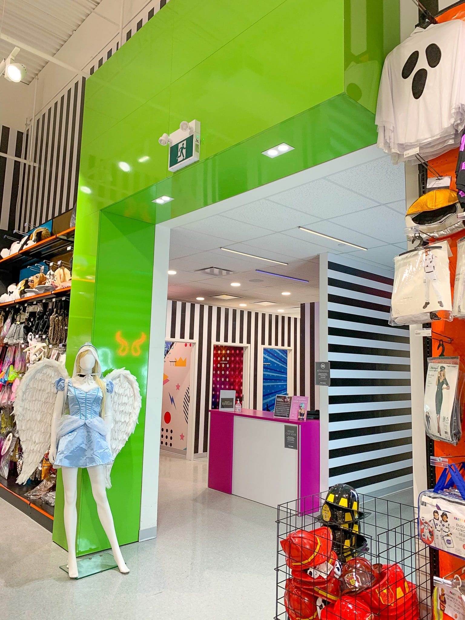party expert, commerce détail, comptoir, tablettes
